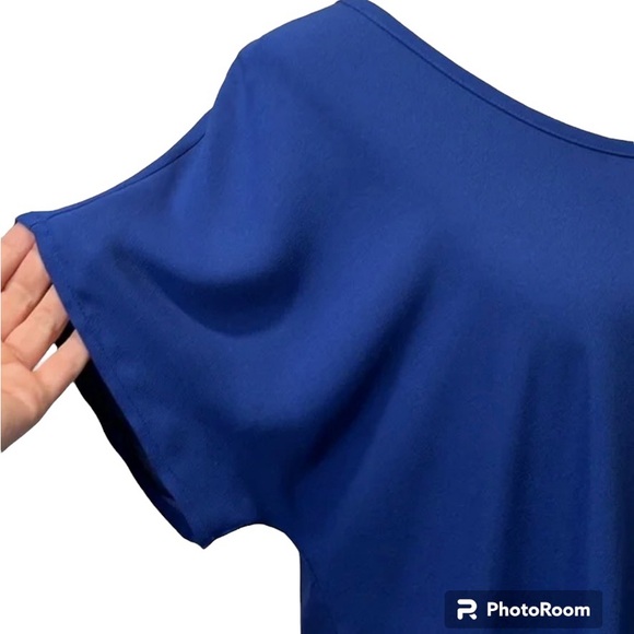 Beautiful blue scoop neck high low short sleeve blouse from LUSH - Picture 3 of 4